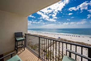 Island Winds West 679