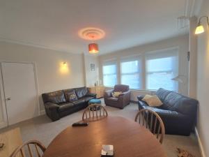 Roomy, comfortable Greater London home, sleeps 8