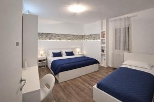 QUEEN HOME Emanuelle