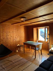 Waterfall House - Art and Design, Ski, Hike, Swim