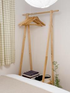 NEW 7 minutes from Hongik University Station Airport Railroad Airport Bus 3 minutes 5 people