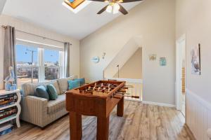 5159 - The Sandy Pelican