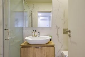 Magnolia 3 Luxury with AC Metro Downtown Porto