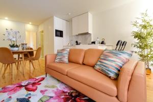 Magnolia 3 Luxury with AC Metro Downtown Porto