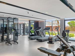 VayK - Cozy Studio with a Balcony & Pool Views