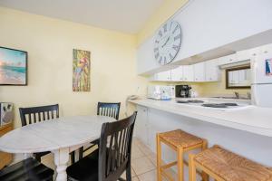 Island Winds West 876