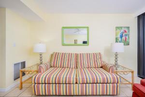 Island Winds West 876