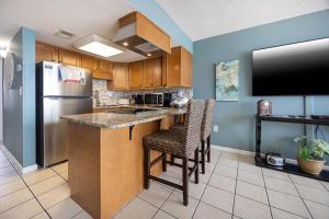 Island Winds West 877