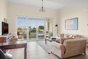 VayK - Beachfront 1BR on Palm Jumeirah with Sea View