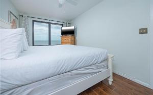 Island Winds West 879