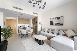 VayK - Modern 1BR Getaway in Creek Harbour