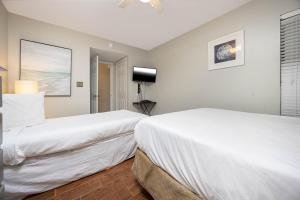 Island Winds West 879