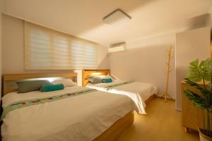5min, Seoul Stn, 3R5B, group, family, good location for travel, Myeongdong, Itaewon, Hongdae