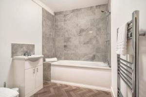 Modern 1 Bed Apartment in Central Wrexham