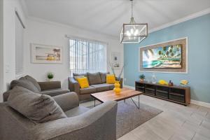 Storey Lake 4 Bedroom Lakeview Private Pool near Disney Universal SeaWorld Free Resort Access