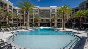Landing Beautiful 1BD Yoga Studio Gym