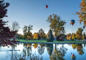 Downtown Deluxe Studio - Patio, Walk to Wineries