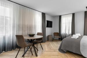 Backyard Apartments by Heimaleiga