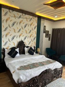 SMOKEY CASTLE HOTEL and RESTAURENT