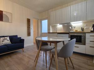 Aux portes de la plage, entièrement rénovés, climatisation, wifi, Parking gratuit, linge de maison fournit, ménage en fin de séjour compris