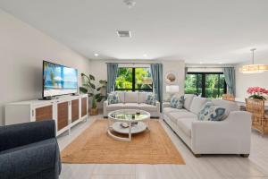 Ground Floor Luxury - Your choice of 2 Bikes or Kayak Rental - Steps to Beach!