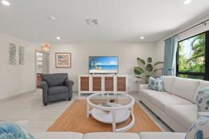 Ground Floor Luxury - Your choice of 2 Bikes or Kayak Rental - Steps to Beach!