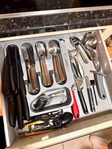 Spacious 6BR Villa in 32 Le More Birmingham with 7 Beds and Free Onsite Parking