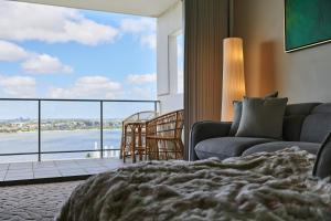 Penthouse Style Apartment, Parking, Pool, Gym