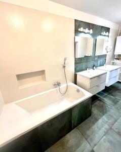 DM Sunny Apartment - Krakow with free private parking