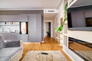 Appartamento di Lusso con Terrazza, Wi-Fi, Parcheggio Privato Gratuito e Area CoWorking a Milano, vicino CityLife, MiCo, Allianz Cloud, Casa Milan e San Siro