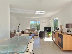 Villa Contemporaine avec Piscine chauffée