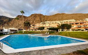 Beautiful Apartment with sea view, Terrace and Pool