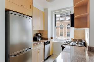 Blueground Murray Hill fitness center nr Bryant Park NYC-2171