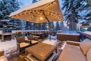 Modern Mountain Luxury Retreat, Hot Tub & Grill