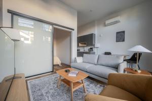 Blueground Adams rooftop nr Ballard Locks SEA-981