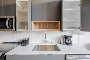 Blueground Adams rooftop nr Ballard Locks SEA-981