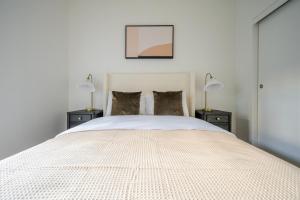 Blueground Adams rooftop nr Ballard Locks SEA-981