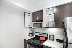 Blueground Downtown rooftop nr Santa Monica Pier LAX-96