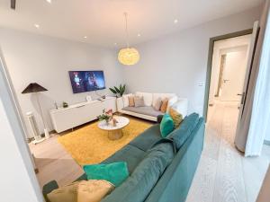 3-bedroom flat with Private Patio in Mayfair near Oxford Street, Marble Arch, Hyde Park