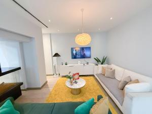 3-bedroom flat with Private Patio in Mayfair near Oxford Street, Marble Arch, Hyde Park