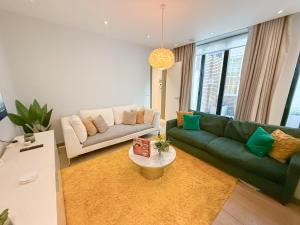 3-bedroom flat with Private Patio in Mayfair near Oxford Street, Marble Arch, Hyde Park