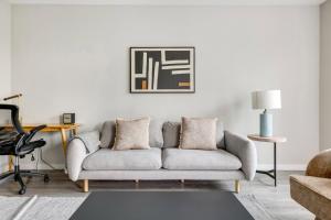 Blueground Santa Clara pool nr Santa Clara Park SFO-1879