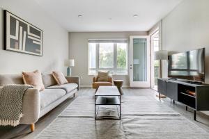 Blueground Santa Clara pool nr Santa Clara Park SFO-1879