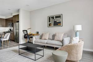 Blueground Santa Clara pool nr Santa Clara Park SFO-1879