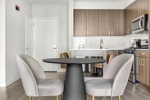 Blueground Santa Clara pool nr Santa Clara Park SFO-1879