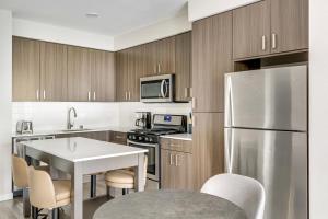 Blueground Santa Clara pool nr Santa Clara Park SFO-1879