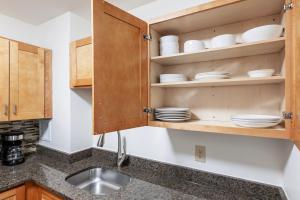 Blueground Prudential St Botolph pool nr Boston Public Library BOS-1117