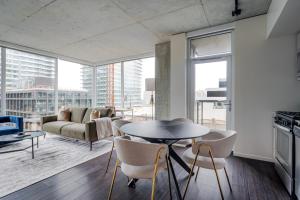 Blueground Denny Triangle pool nr Seattle Art Museum SEA-994