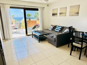 Beautiful Apartment with sea view, Terrace and Pool