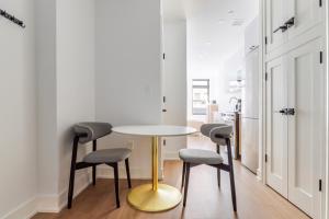 Blueground Garment District washer nr Times Square NYC-2110